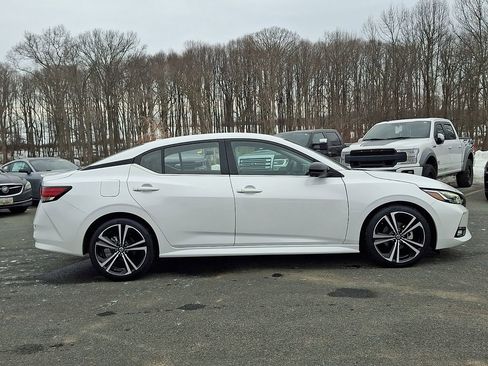 Used 2022 Nissan Sentra SR w/ SR Premium Package image 7