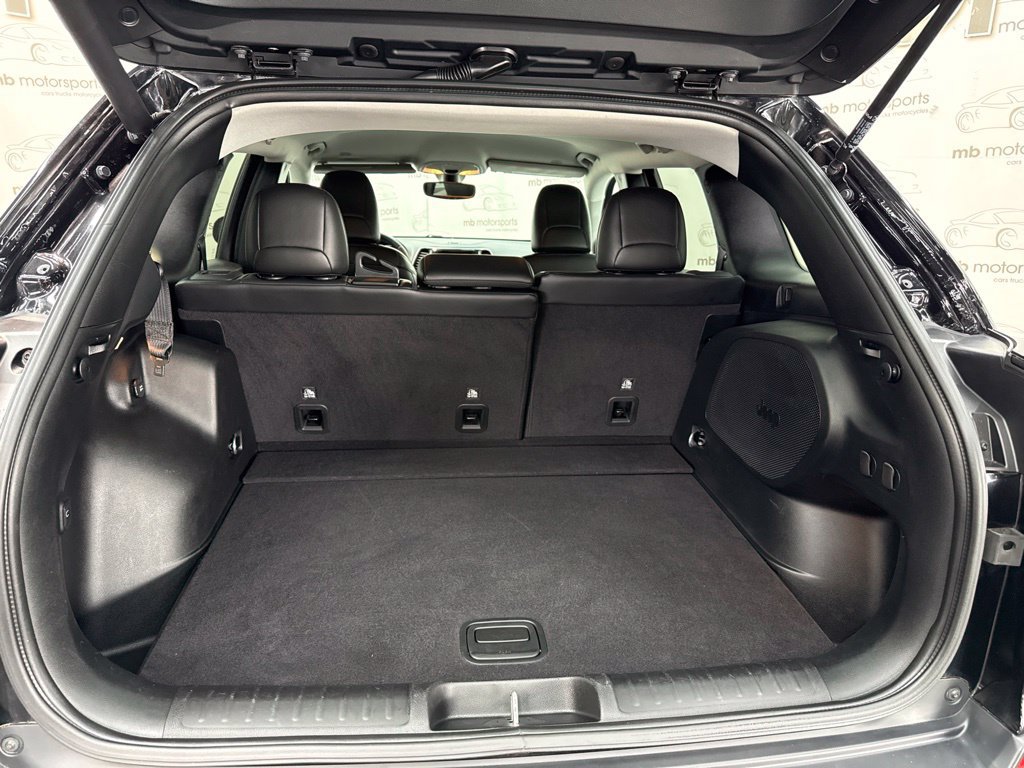 Used 2019 Jeep Cherokee Limited AWD/4WD image 6