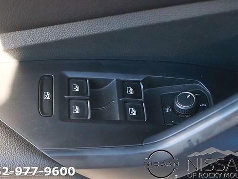 Used 2024 Volkswagen Jetta SE image 11