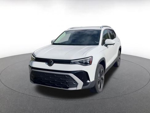 Used 2025 Volkswagen Taos SE image 4