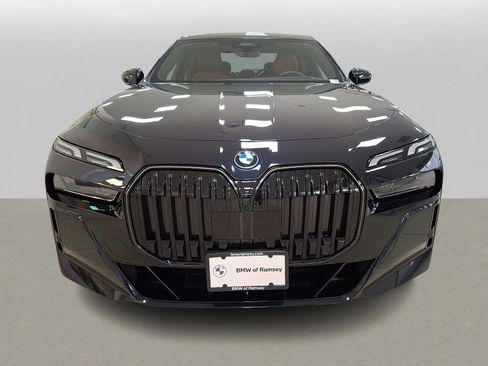 Used 2025 BMW i7 eDrive50 w/ M Sport Package RWD image 2
