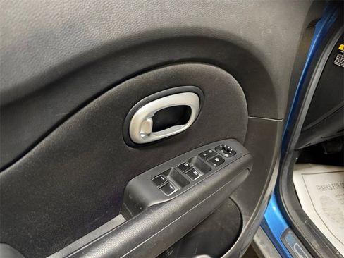 Certified 2017 Kia Soul + w/ Designer's Package image 14