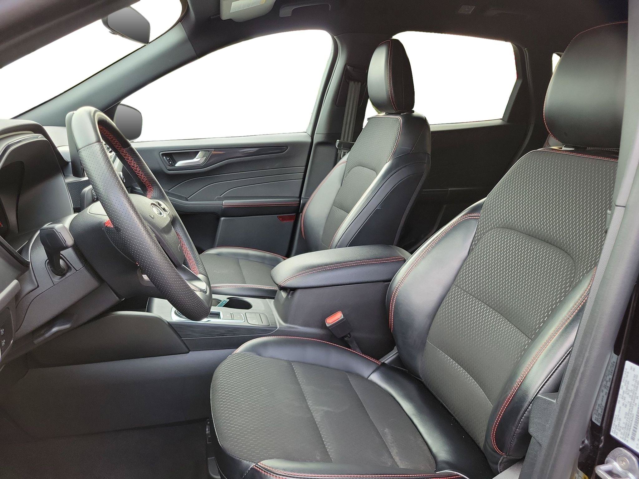 Used 2025 Ford Escape ST-Line Select AWD/4WD image 5