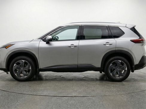 Used 2025 Nissan Rogue SV image 5