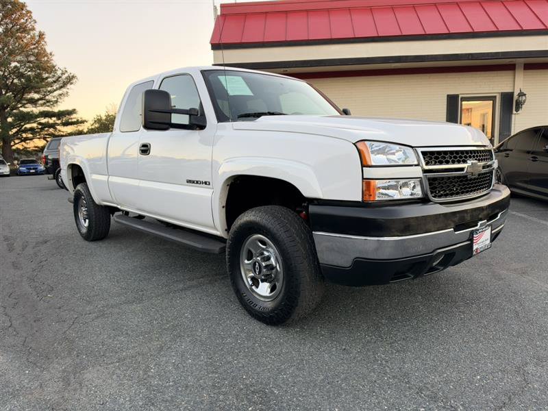 Used 2007 Chevrolet Silverado 2500 LT w/ Skid Plate Package AWD/4WD image 3