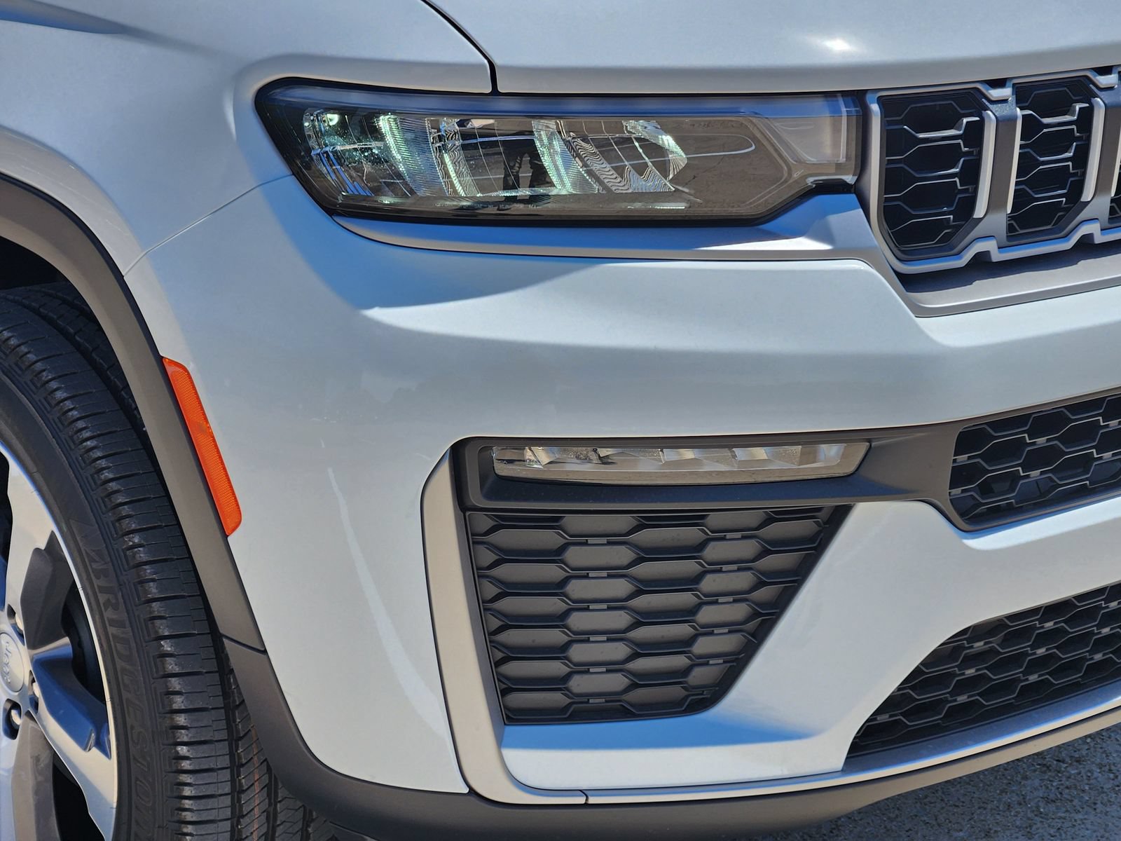 New 2026 Jeep Grand Cherokee Limited AWD/4WD image 11