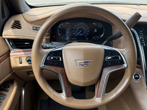 Used 2017 Cadillac Escalade Platinum AWD/4WD image 21