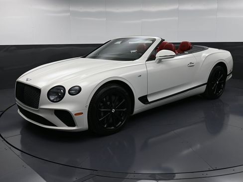 Used 2021 Bentley Continental GT image 32