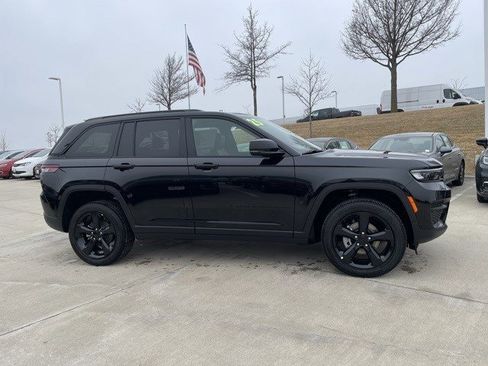 New 2025 Jeep Grand Cherokee Altitude image 7