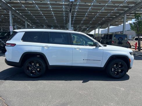 New 2026 Jeep Grand Cherokee L Limited w/ Limited Altitude Package AWD/4WD image 9