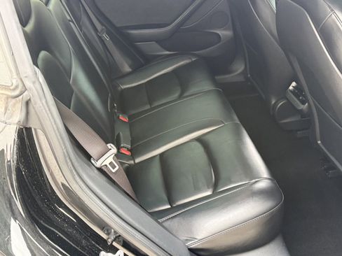 Used 2022 Tesla Model 3 Long Range AWD/4WD image 28