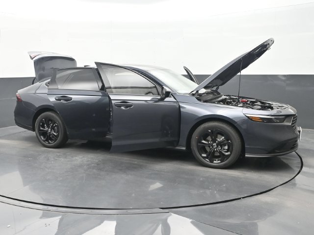 Used 2025 Honda Accord SE image 32