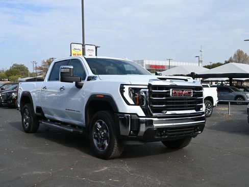 Used 2026 GMC Sierra 2500 SLT AWD/4WD image 3