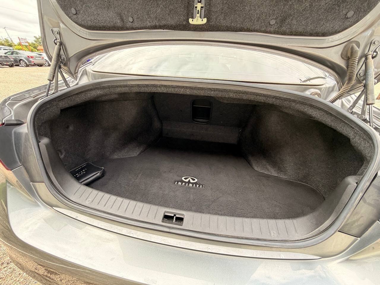 Used 2018 INFINITI Q50 Luxe w/ Cargo Package (L95) RWD image 28