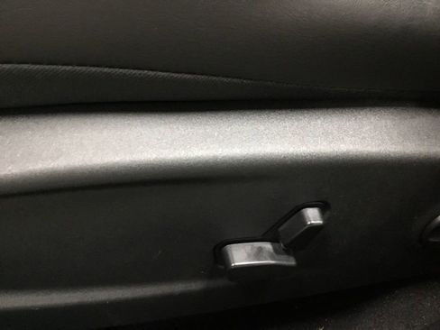 Used 2023 Chrysler 300 Touring L w/ Popular Equipment Group image 8