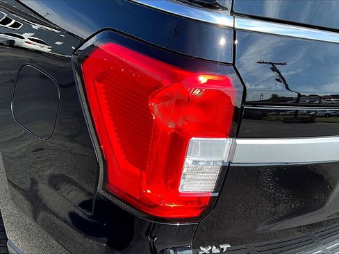 Used 2024 Ford Expedition XLT image 29