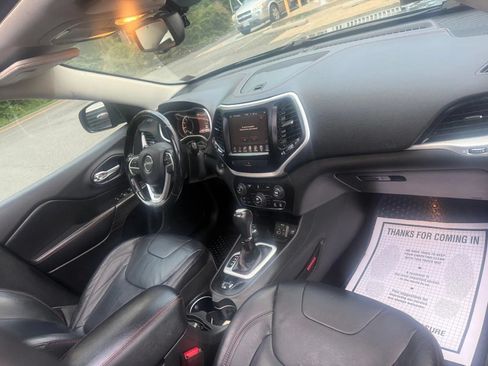 Used 2014 Jeep Cherokee Trailhawk w/ Comfort/Convenience Group AWD/4WD image 18