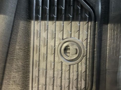 Used 2025 RAM 1500 Laramie AWD/4WD image 9
