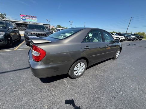 Used 2004 Toyota Camry LE FWD image 3