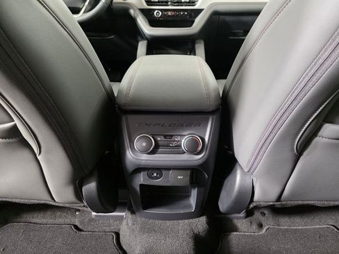 Used 2025 Ford Explorer Active w/ Active Comfort Package image 17