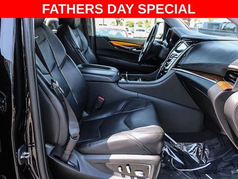 Used 2019 Cadillac Escalade ESV Luxury w/ Escalade Sport Edition AWD/4WD image 16