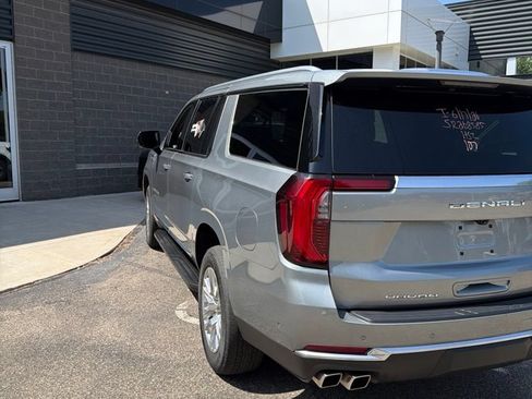 Used 2025 GMC Yukon XL Denali AWD/4WD image 4