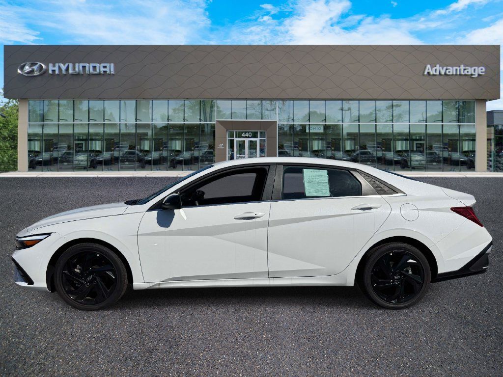 Certified 2026 Hyundai Elantra SEL Sport Premium w/ Cargo Package FWD image 5