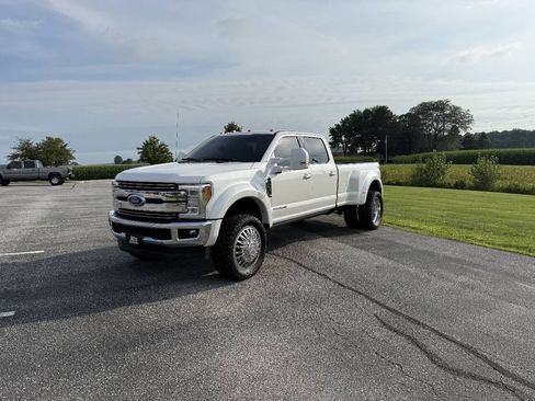 Used 2017 Ford F450 Lariat w/ Lariat Ultimate Package AWD/4WD image 2
