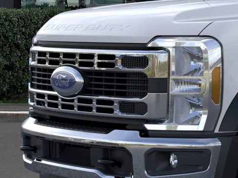 New 2025 Ford F550 4x4 Regular Cab Super Duty image 17