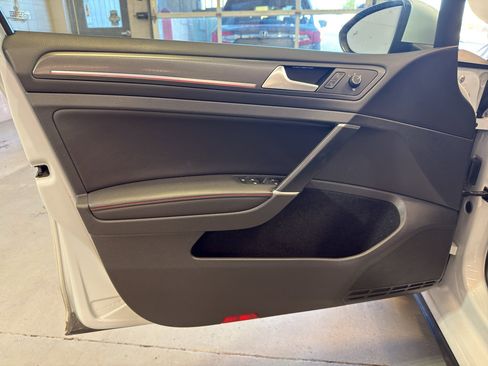 Used 2018 Volkswagen GTI Autobahn FWD image 13