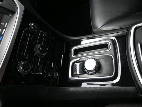 Used 2023 Chrysler 300 Touring L image 24