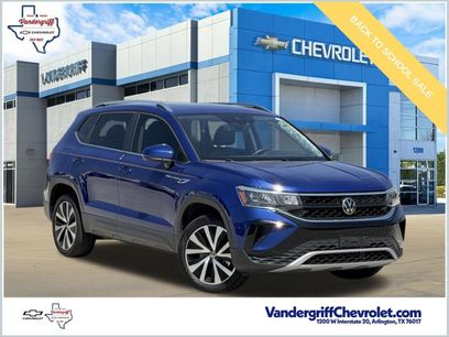 Used 2024 Volkswagen Taos SE w/ Panoramic Sunroof Package