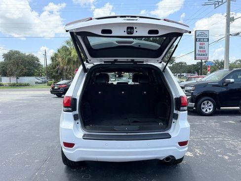 Used 2020 Jeep Grand Cherokee Altitude RWD image 7