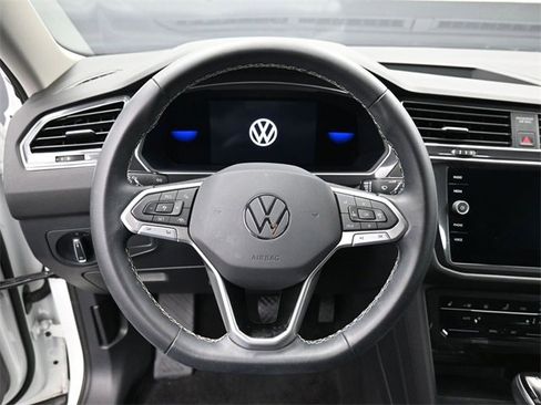 Used 2023 Volkswagen Tiguan SE image 16