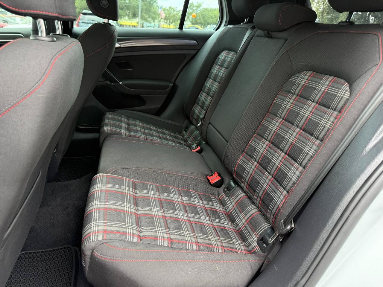 Used 2018 Volkswagen GTI SE FWD image 22