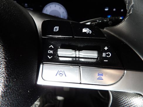 Used 2025 Hyundai Elantra SEL FWD image 20