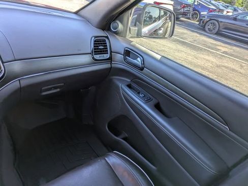 Certified 2019 Jeep Grand Cherokee Overland RWD image 15