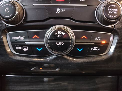 Used 2018 Chrysler 300 Touring w/ Driver Convenience Group RWD image 19