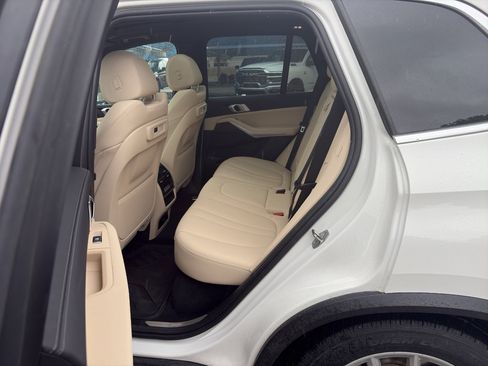 Used 2022 BMW X5 xDrive45e w/ Climate Comfort Package AWD/4WD image 14