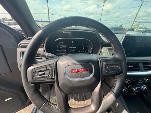 Used 2024 GMC Yukon XL AT4 w/ AT4 Premium Plus Package AWD/4WD image 21