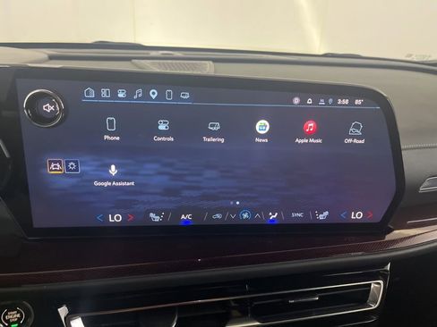 Used 2025 Chevrolet Traverse Z71 w/ Enhanced Driving Package AWD/4WD image 72