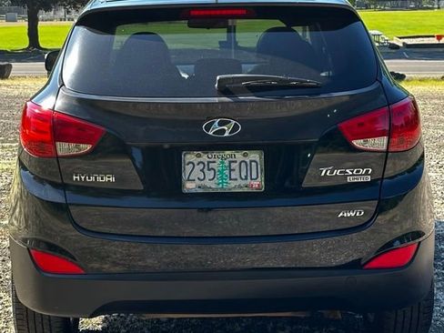 Used 2010 Hyundai Tucson Limited w/ Premium Pkg 4 AWD/4WD image 8