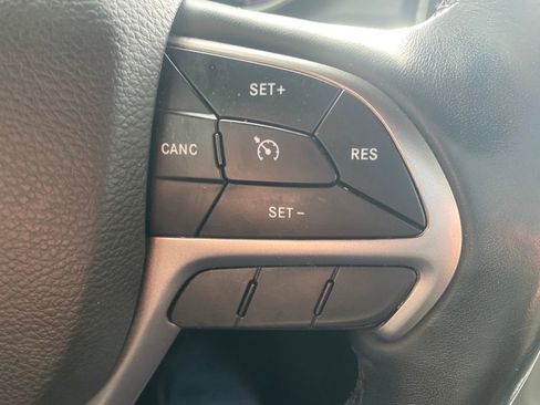 Used 2019 Jeep Grand Cherokee Limited image 9