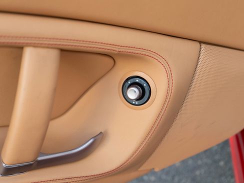 Used 2010 Ferrari California RWD image 13