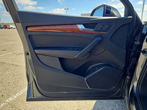 Used 2023 Audi Q5 2.0T Premium w/ Convenience Package image 25