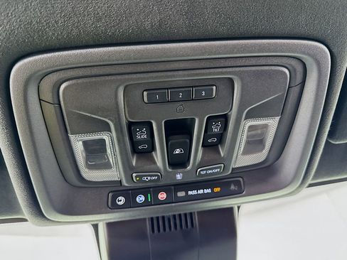 Used 2024 GMC Sierra 2500 Denali Ultimate AWD/4WD image 17