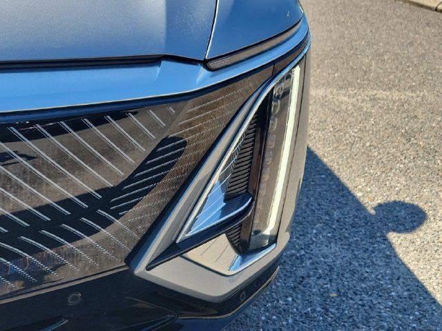 Used 2024 Cadillac Lyriq Luxury AWD/4WD image 7