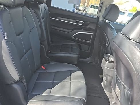 Used 2024 Kia Telluride EX w/ EX Captain's Chair Package image 11