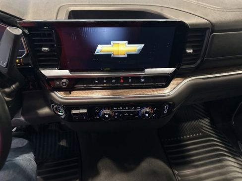 Used 2025 Chevrolet Silverado 1500 LT image 10