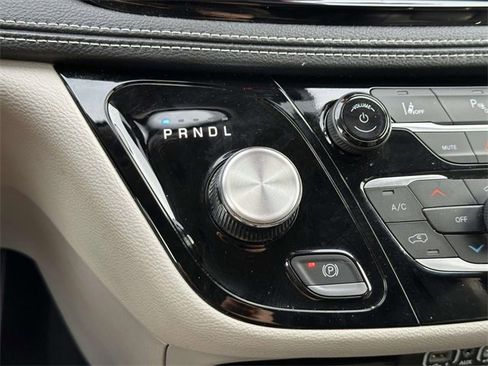 Used 2024 Chrysler Pacifica Select image 22